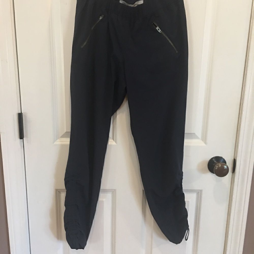 Athleta size 2 cinched leg capri blue studio pants